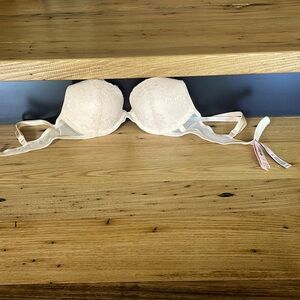 OFFERS OPEN! NWOT 32b Victoria's Secret Cream Lace Bra